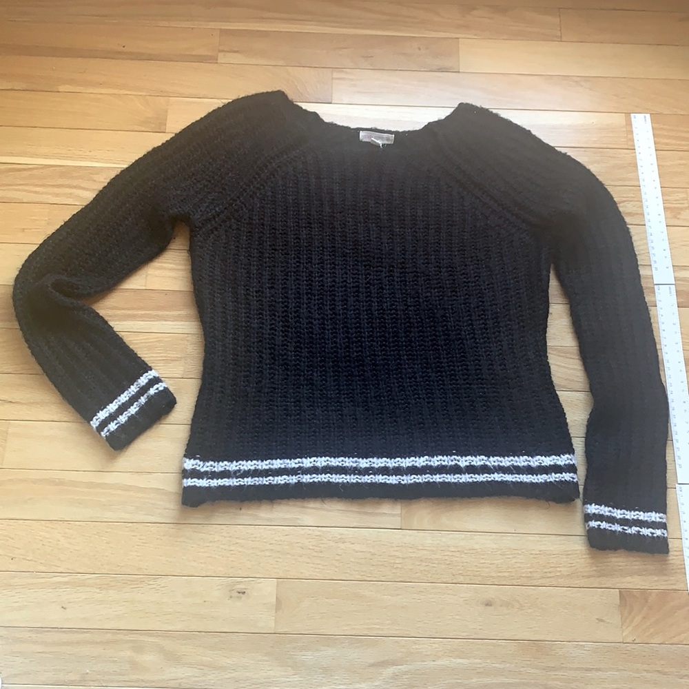 ZENANA OUTFITTERS NWT THE CUTEST VERSATILE CABLE KNIT SWEATER, APPROX 22” LONG